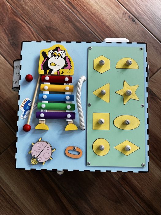 Бізі куб деревʼяний в чудовому стані