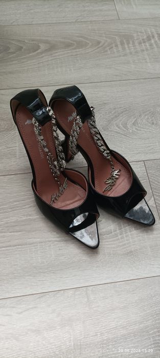 Туфлі Amina Muaddi