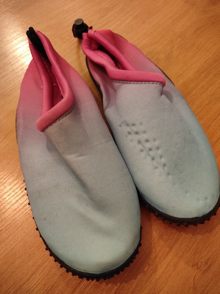 Nowe buty do wody r. 38