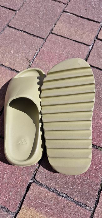 Klapki Yeezy Slide