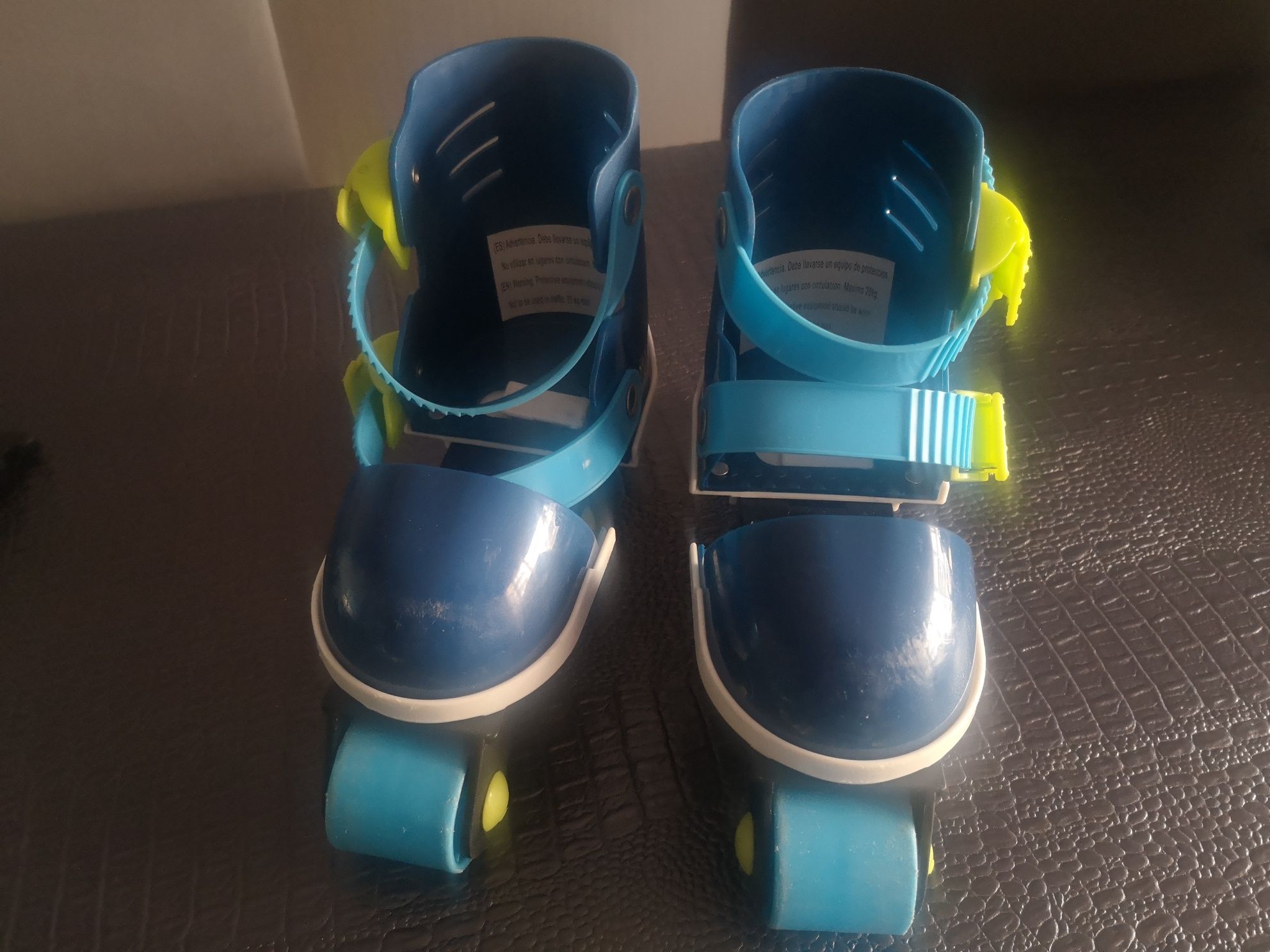 Patins em linha com acessórios criança