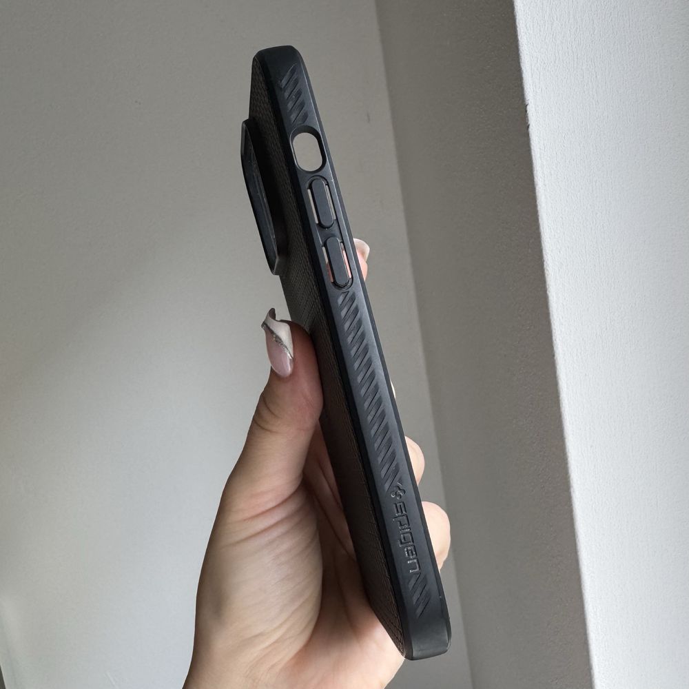 Oryginalny case Spigen Iphone 14 pro