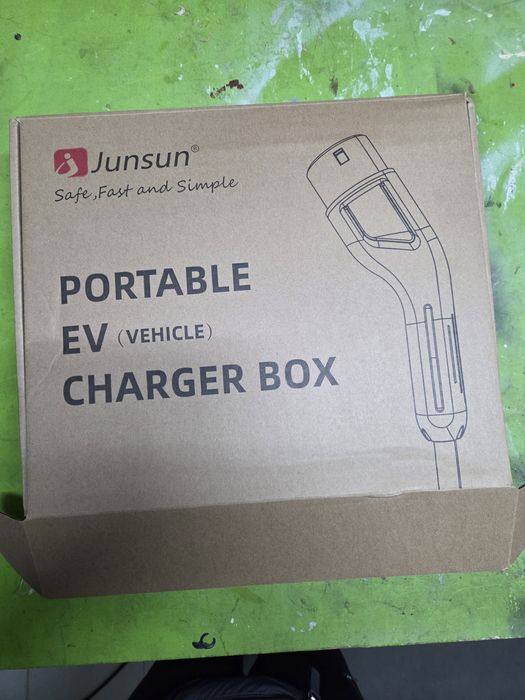 Carregador p/ EV eléctricos/ /Híbridos Junsul Control 16 A