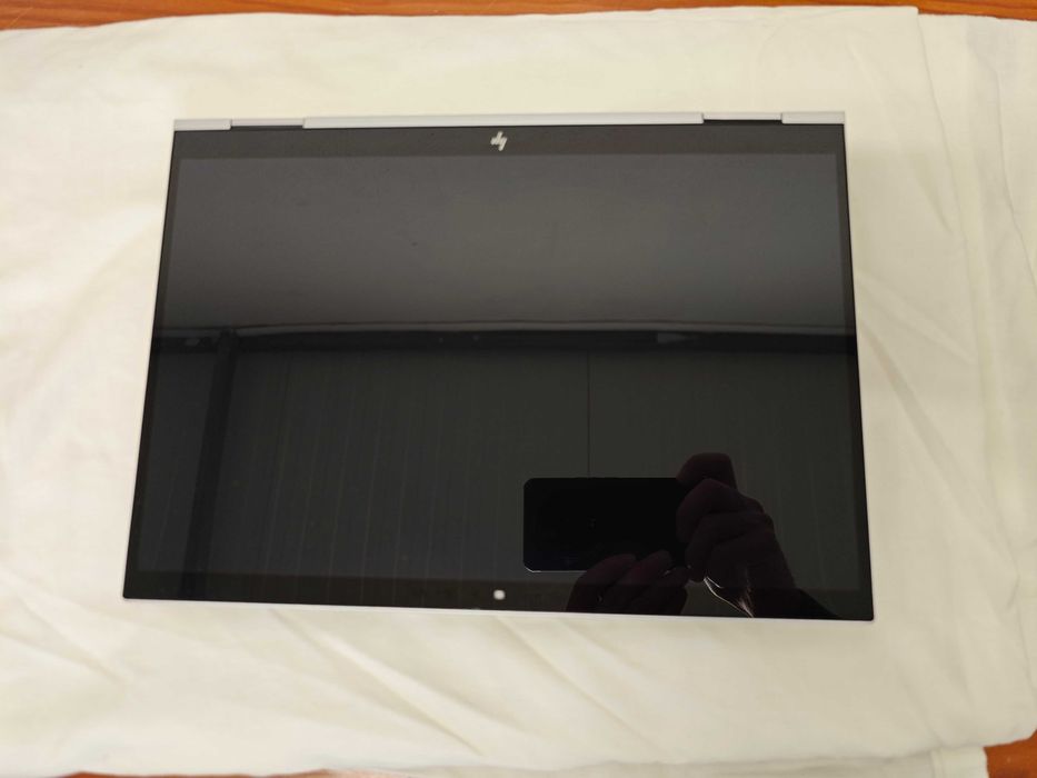 HP Elitebook 360º 1040 G10 - i7, 32GB de RAM, ecrã 2K