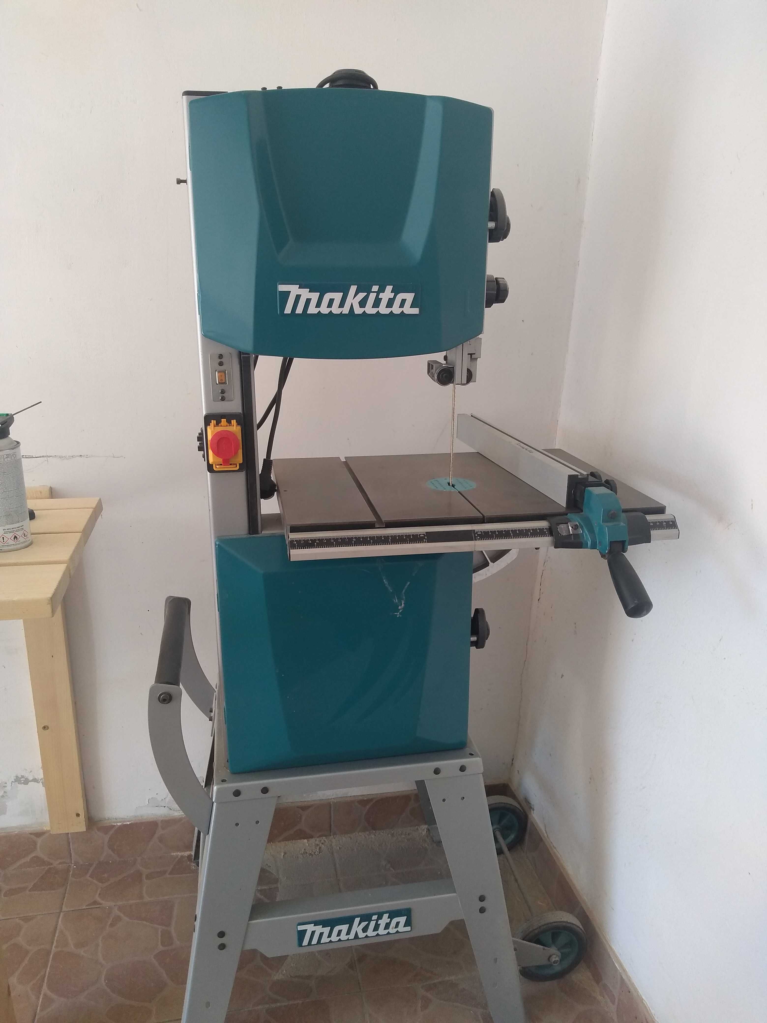 Pila makita 900W Lb1200