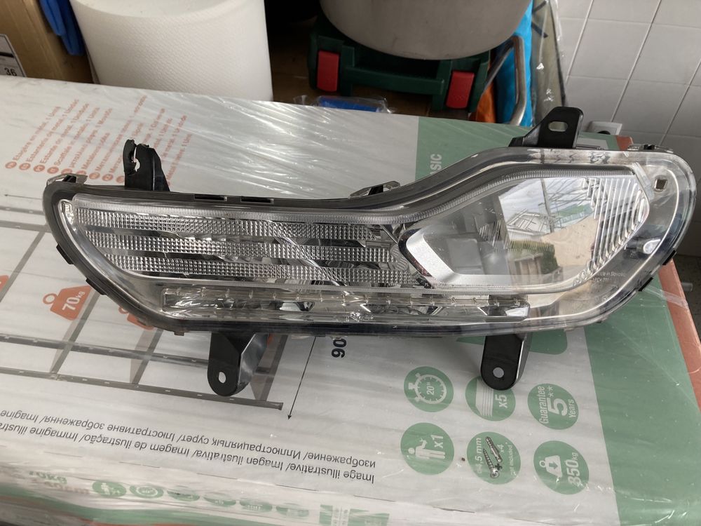 Farol Nevoeiro Ford Kuga (2016)