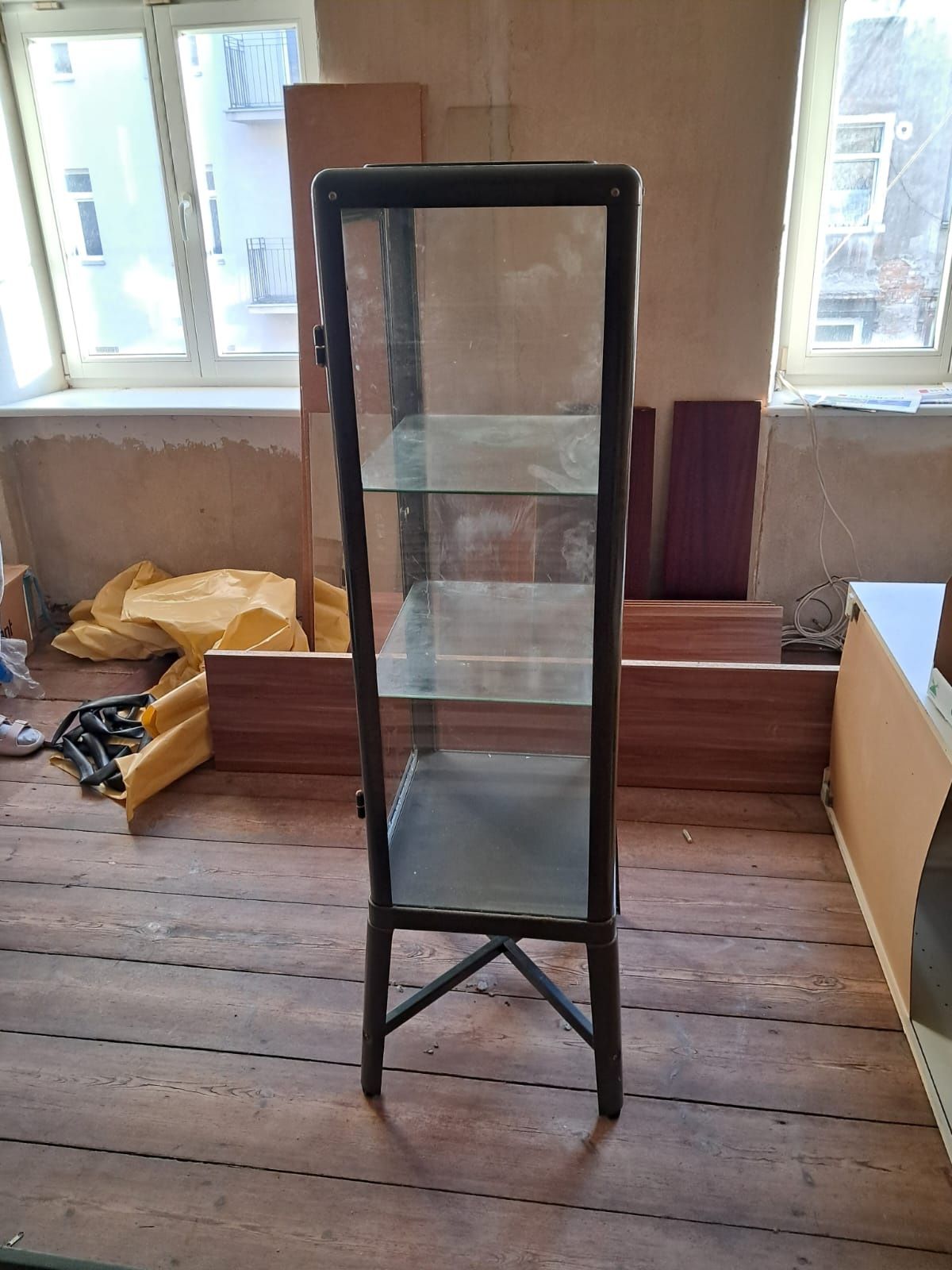 Sprzedam gablotkę Ikea