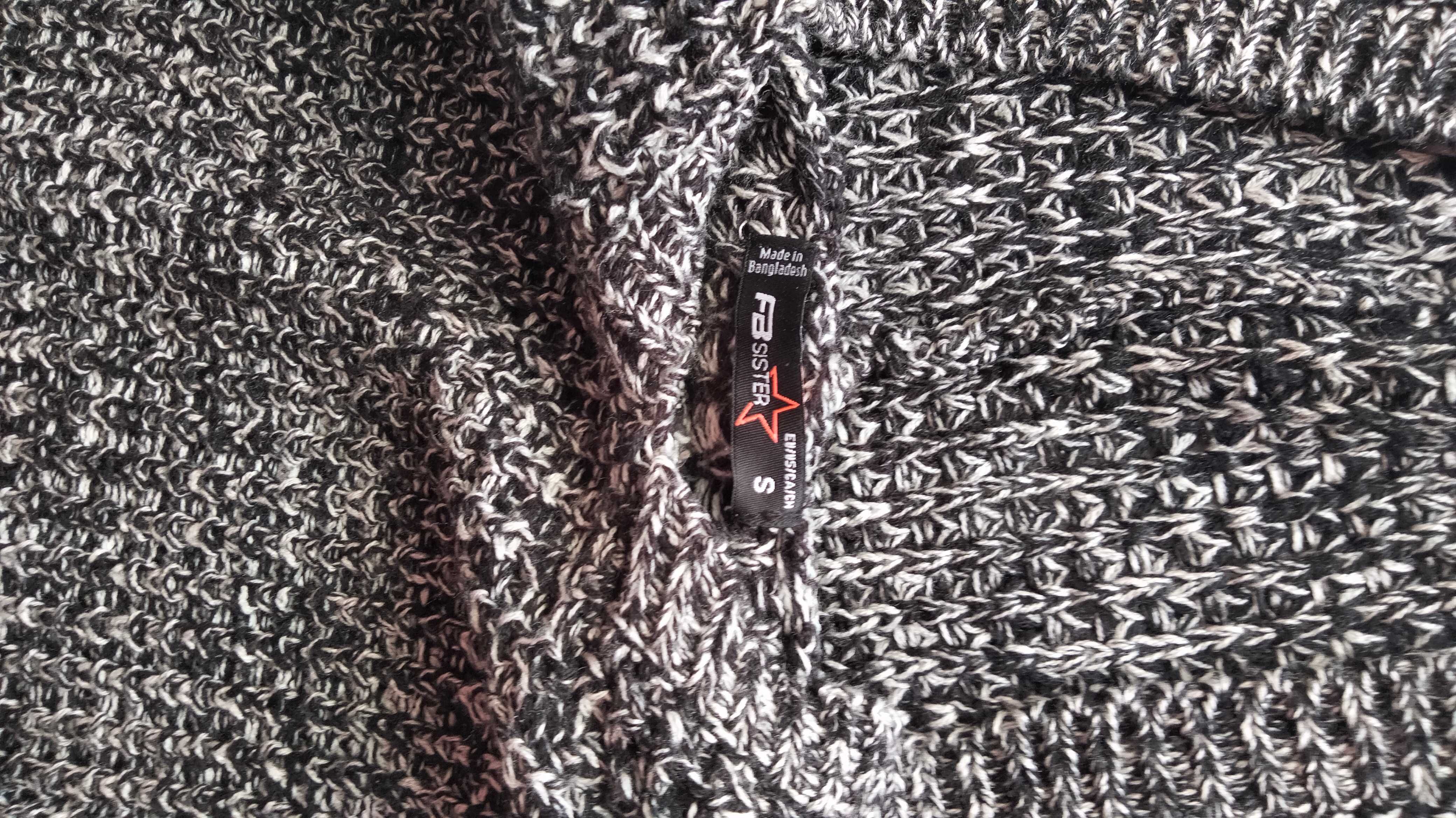 Sweter sukienka z kapturem rozmiar S firmy New Yorker