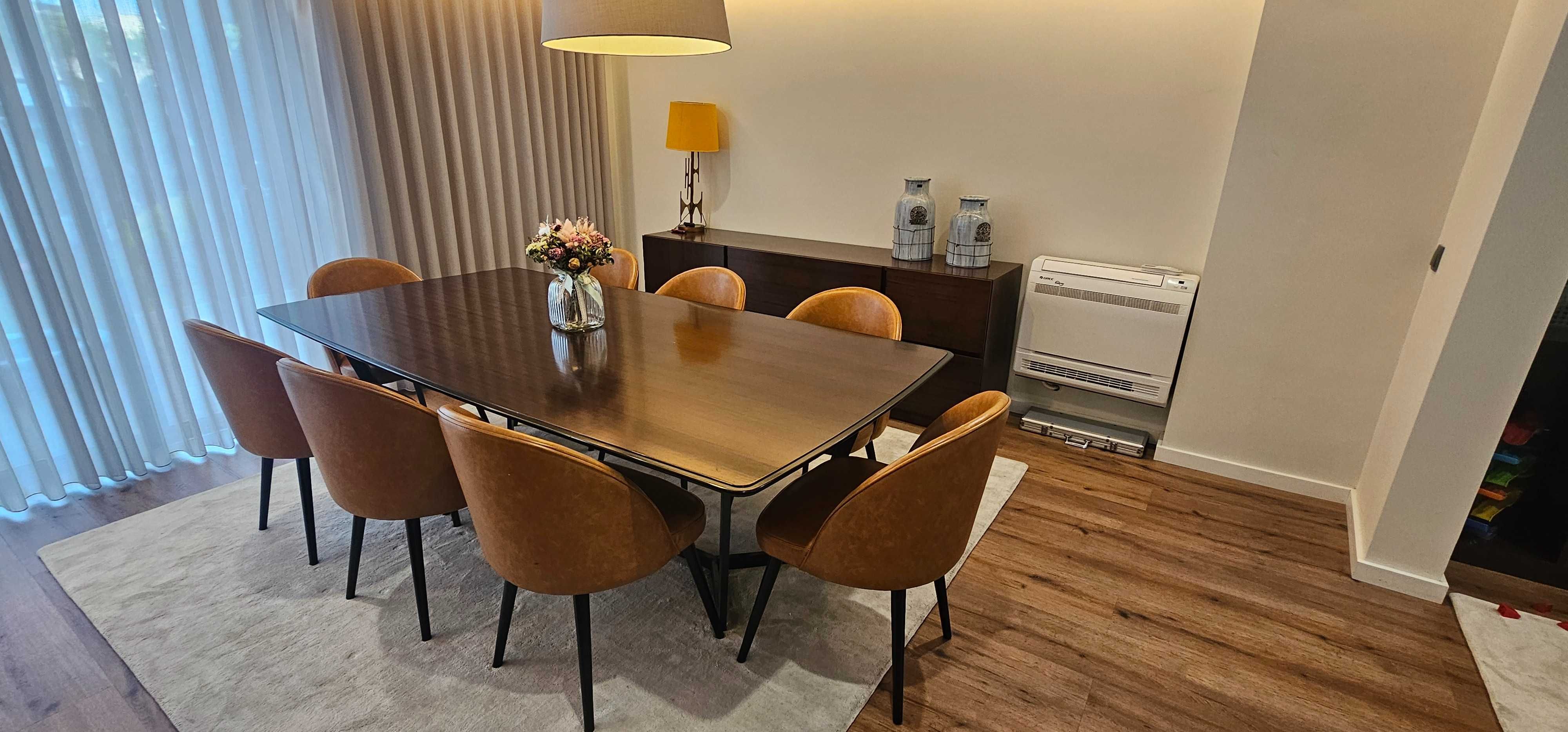 Mesa de Jantar 8 lugares + 8 cadeiras