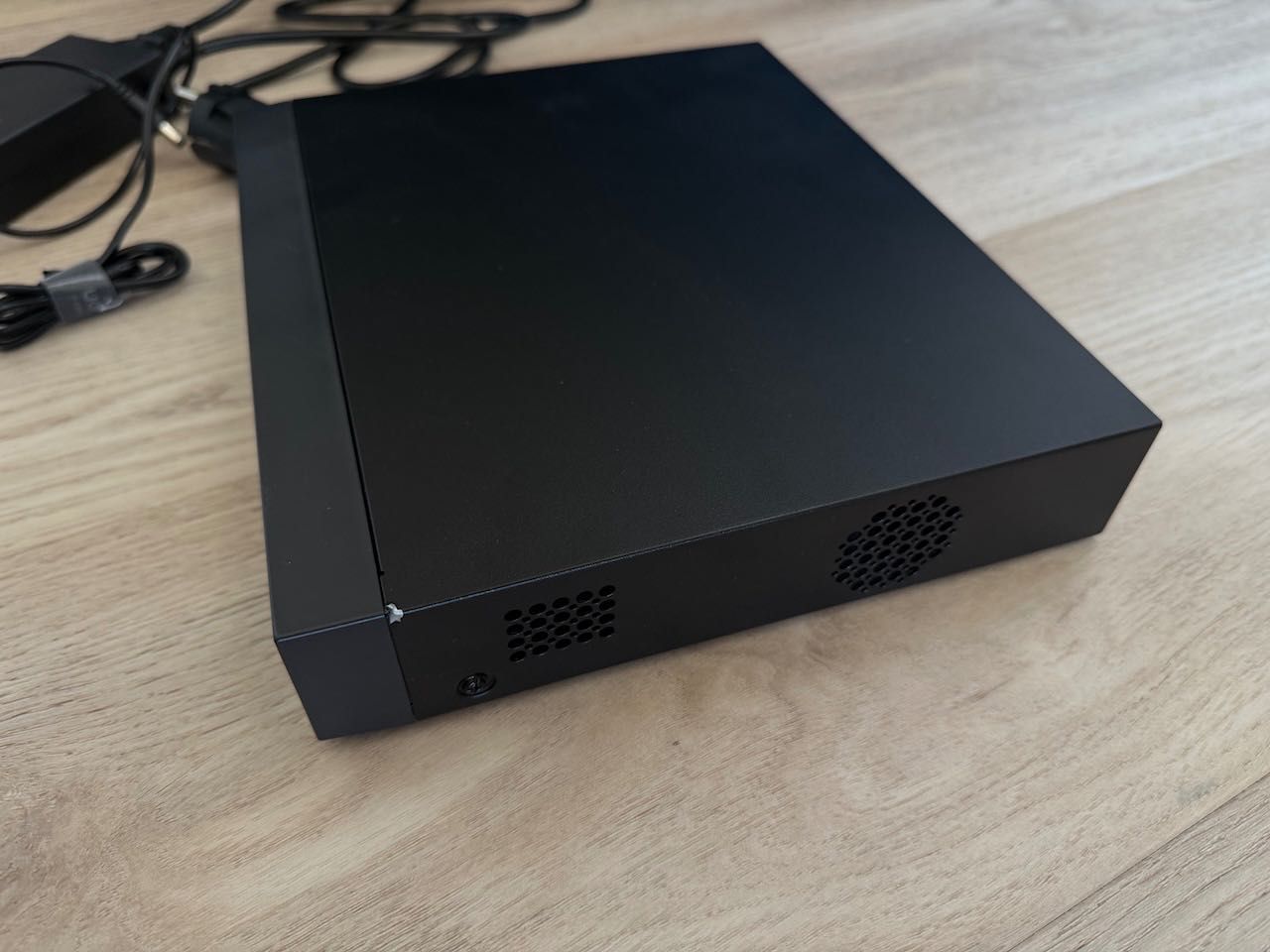 NVR Rejestrator IP PoE HiLook by Hikvision 8x PoE NVR-8CH-4MP/8P