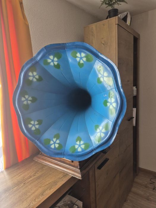 Gramofon retro "Germania" – sprawny mechanizm, do renowacji!