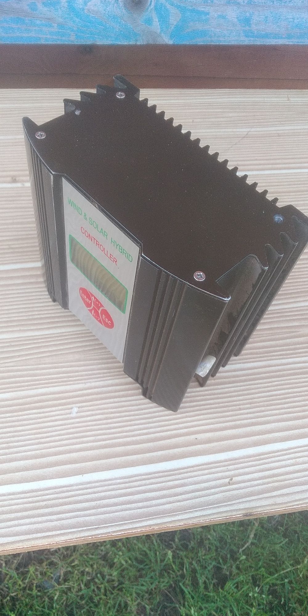 Контролер гібридний, сонце-вітер 12/24v 600w.