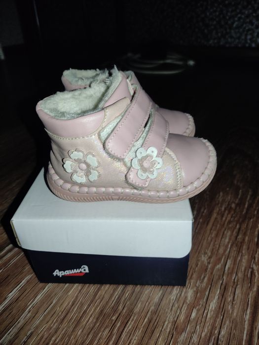 Зимові ботиночки для дівчинки !