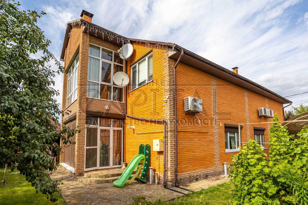 Продажа дома с ремонтом Ясногородка Низ рынка есть Озеро на территории