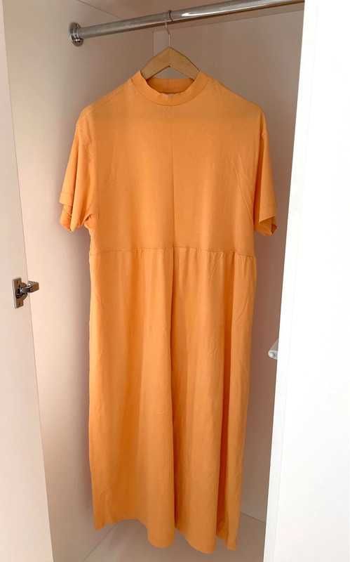 Długa bawełniana jednolita sukienka z krótkim rękawem (Collusion)