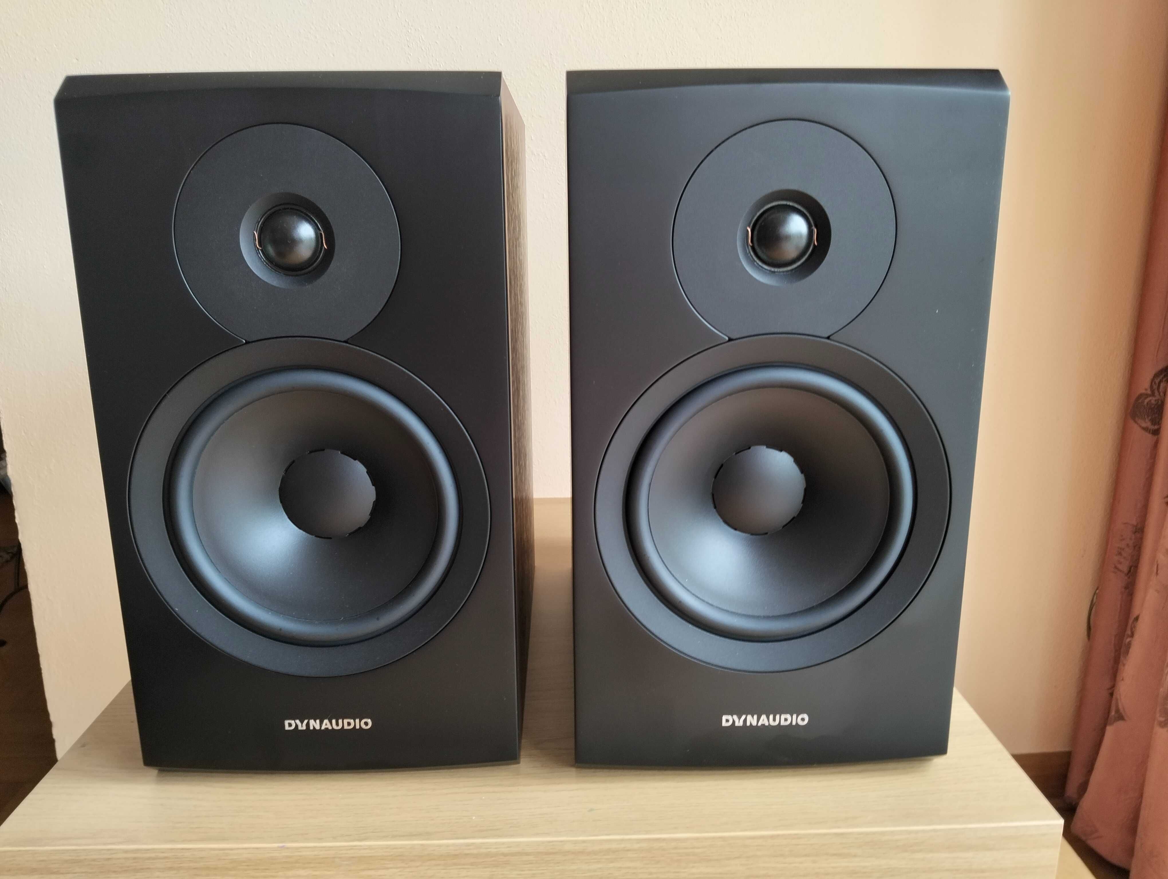 Dynaudio Emit 20 Walnut plus kable