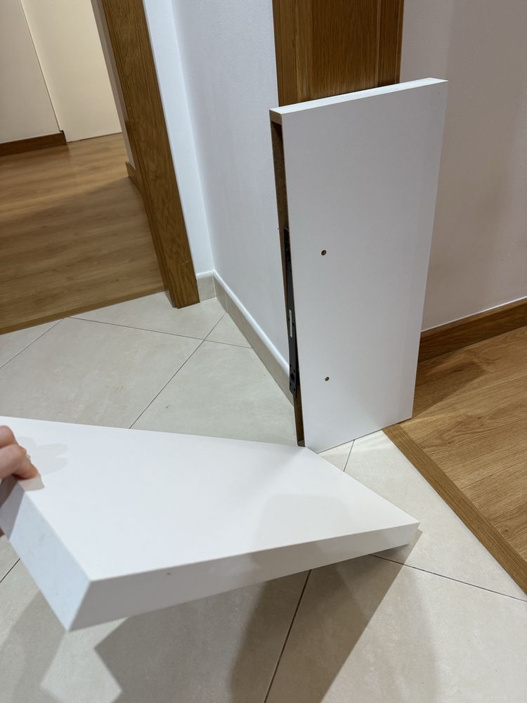 Prateleiras IKEA brancas