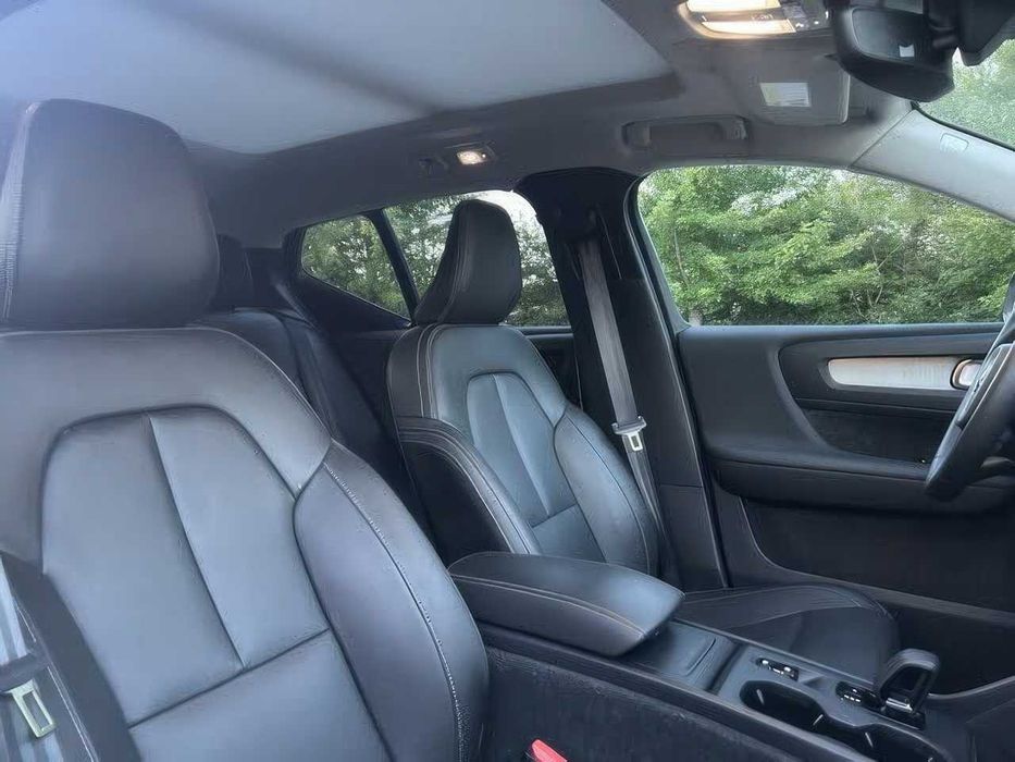 Volvo XC40      2024