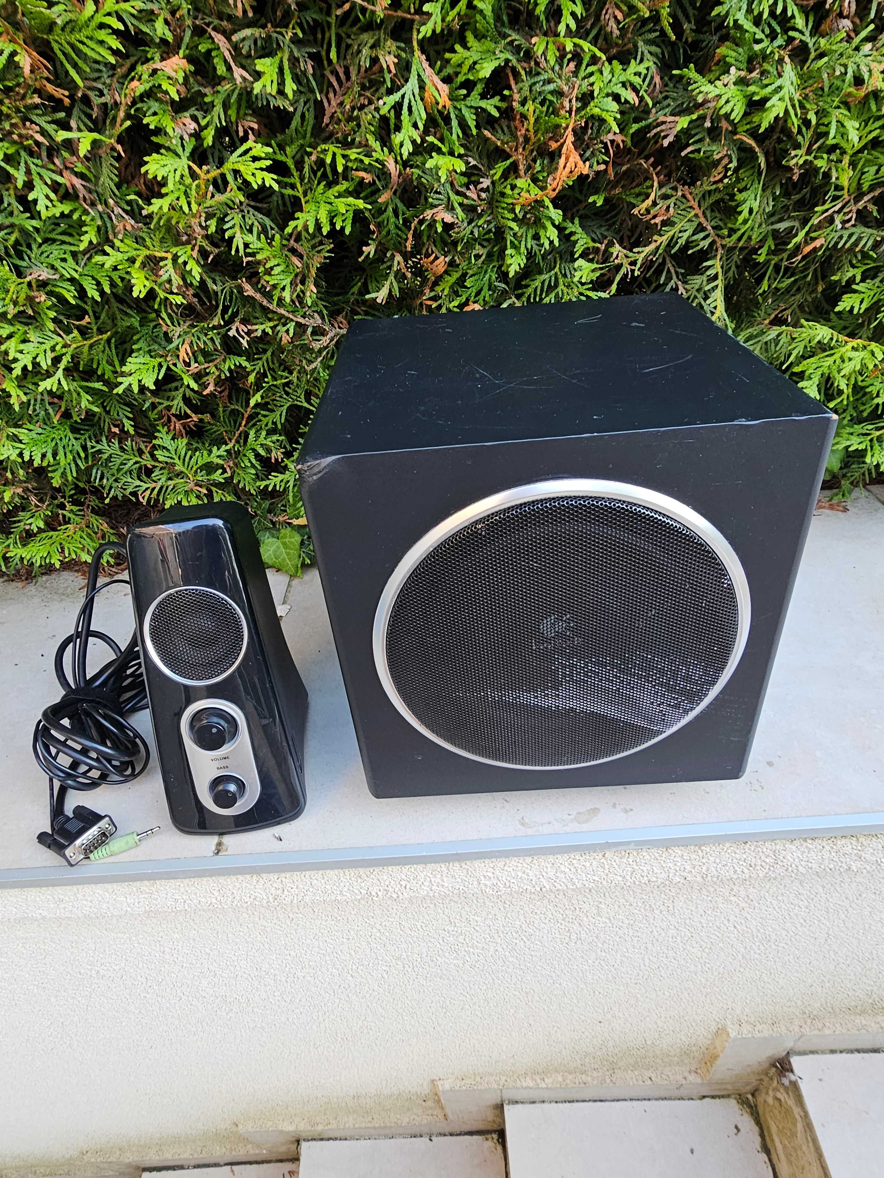Głośniki LOGITECH Z-523 - z jednym głośnikiem sterującym 40W-aktualne