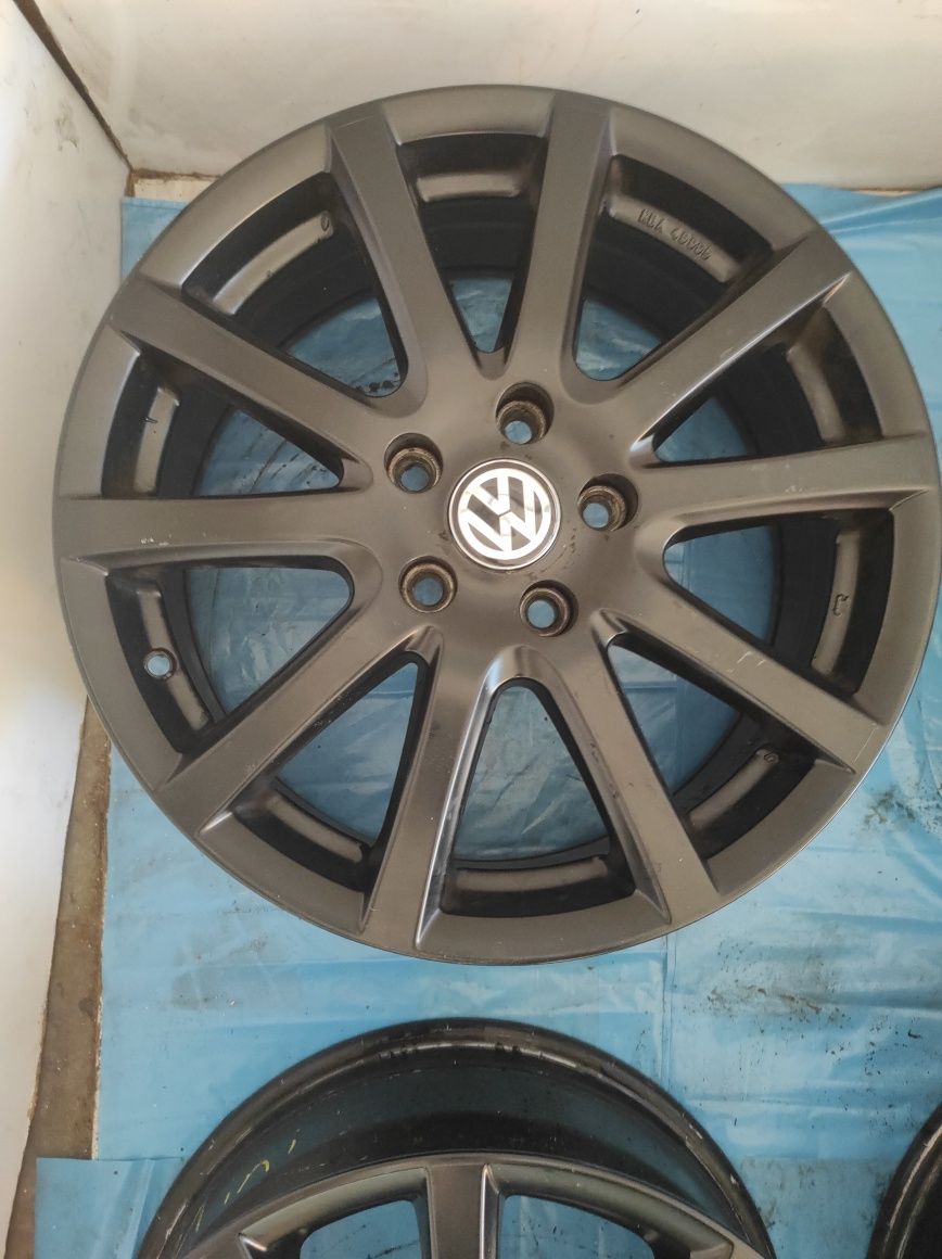 338 Felgi aluminiowe VW Volkswagen R 17 5x112 Czarne Bardzo Ładne