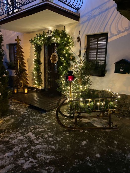 Drewniana Choinka Świąteczna- minimalistyczna i ręcznie robiona