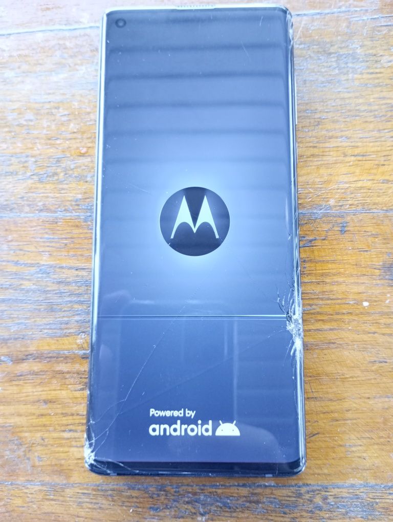 Motorola edge smartfon