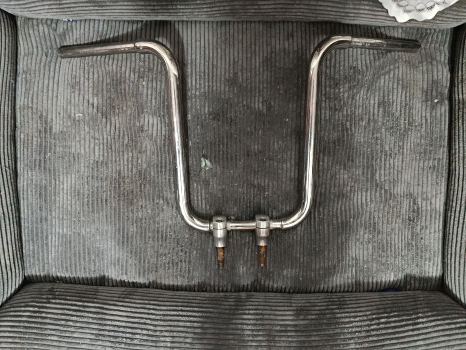 Високе кермо для мотоцикла в робочому стані.

Особливості:
• Хромоване