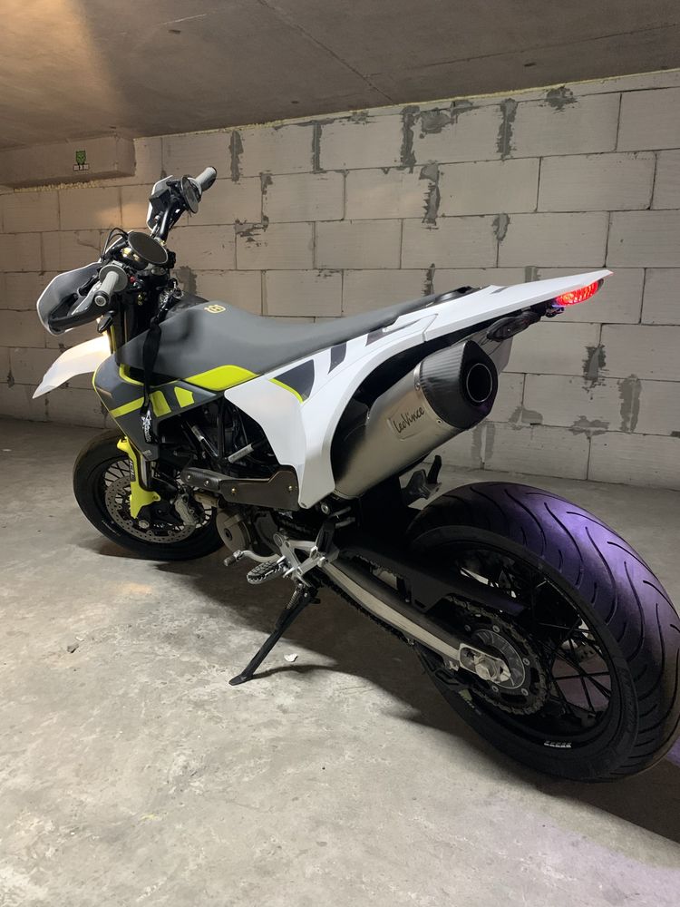 Husqvarna 701 KTM 690
