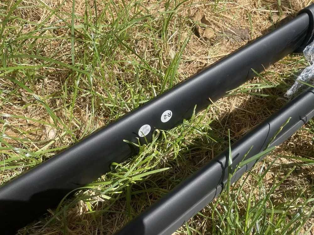 Relingi dachowe bagaznik Aguri Runner 2 135cm czarne z zamkiem r2