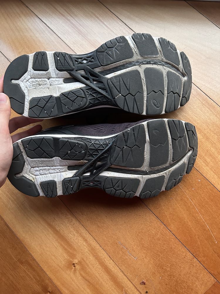Sapatilhas pretas asics