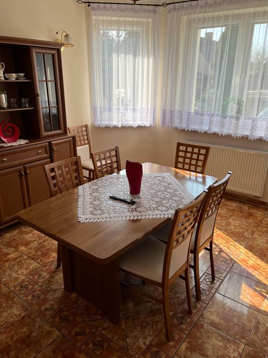 Zestaw mebli,(2×komoda,stół, 6 krzeseł).