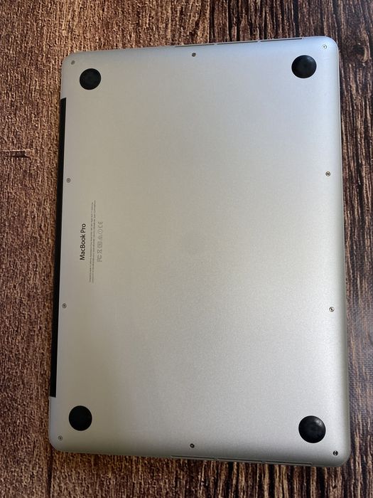 Apple MacBook Pro 13.3, 2015год, core-i5,озу-8gb,ssd-256gb