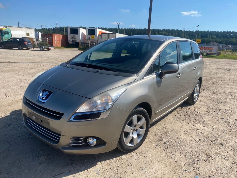 Peugeot 5008 1.6 бензин 5 мест