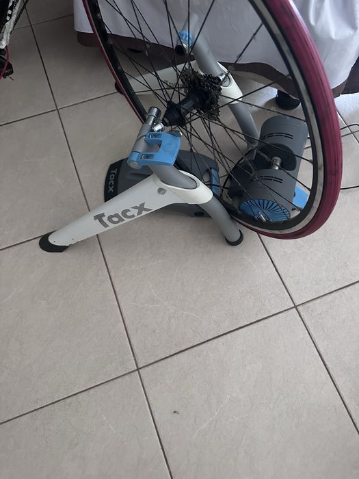 Rolos da TACX e roda para o mesmo