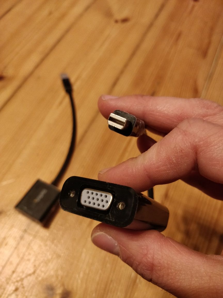 Przewody VGA, HDMI, display port, przejściówka DVI
