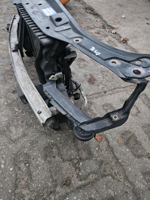 Pas przedni wzmocnienie czołowe chłodnice belka audi A3 8L LIFT 1.6 1.