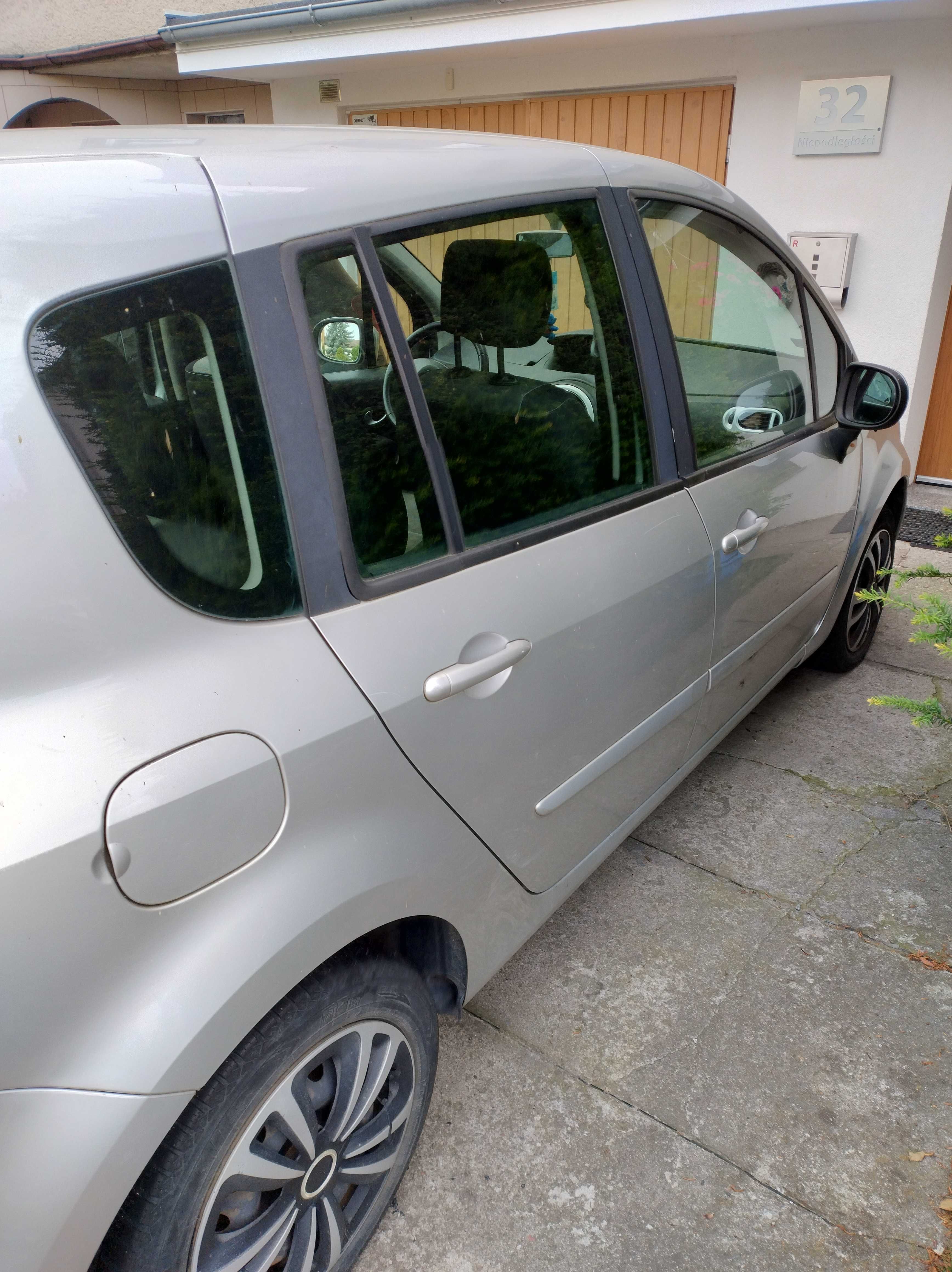 Sprzedam uszkodzony Renault Modus