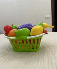 Набір іграшкових фруктів з корзинкою