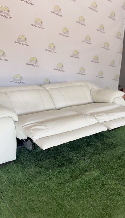 Стильний шкіряний диван електрореклайнер білий колір з Німеччини