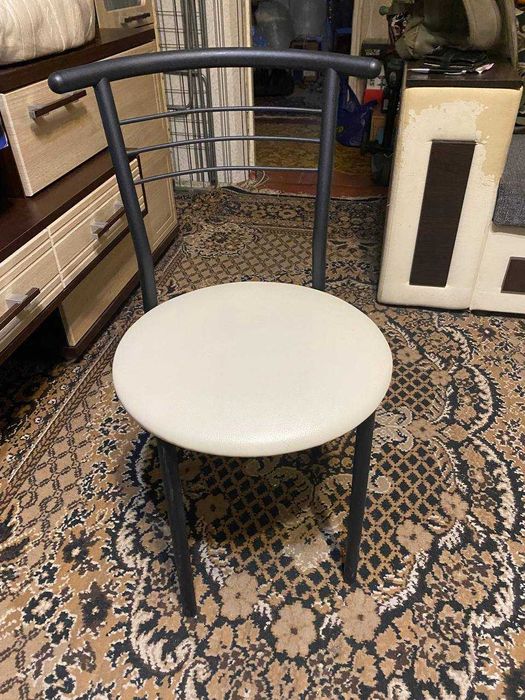 Продам кухонные стулья в отличном состоянии