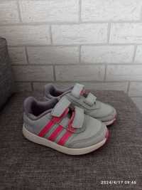 Buty dziewczęce. Adidas. 23