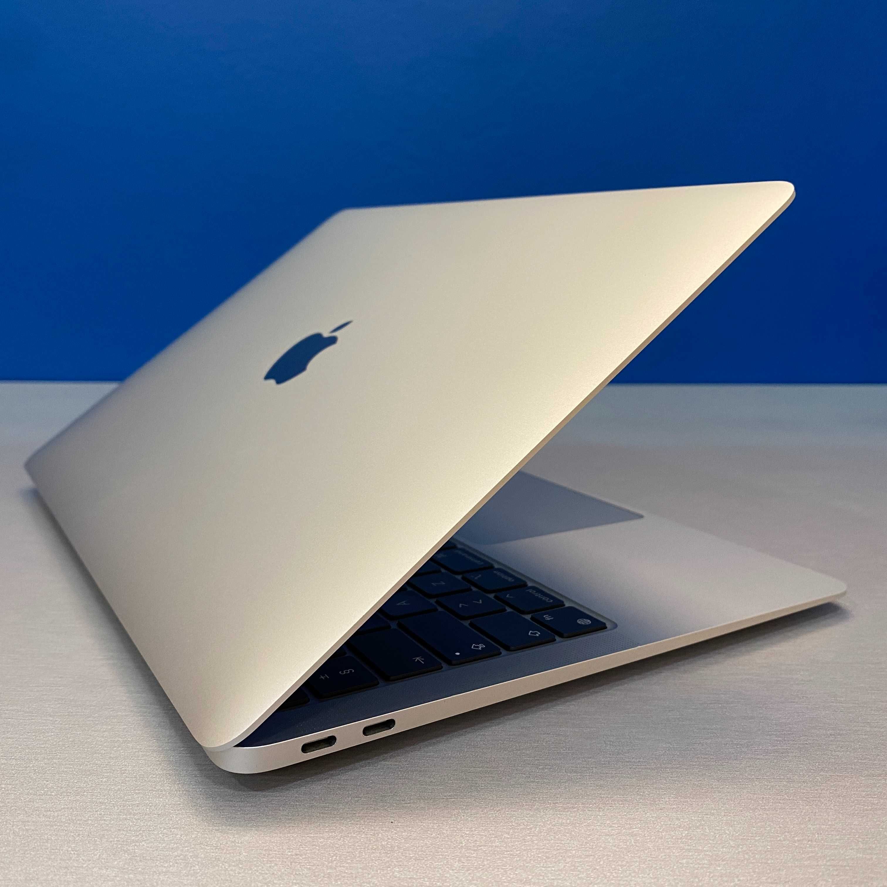 Apple MacBook Air 13" (2020) - M1 8-Cores/8GB/256GB SSD