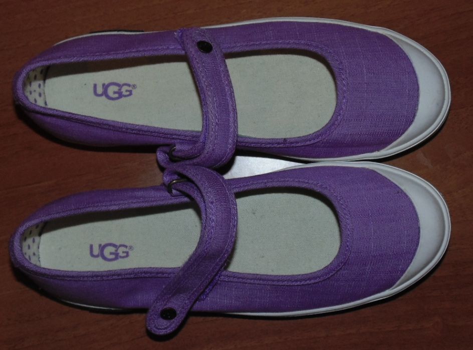 Продам мокасины туфельки UGG 34 размера, стелька 22.5 см Оригинал