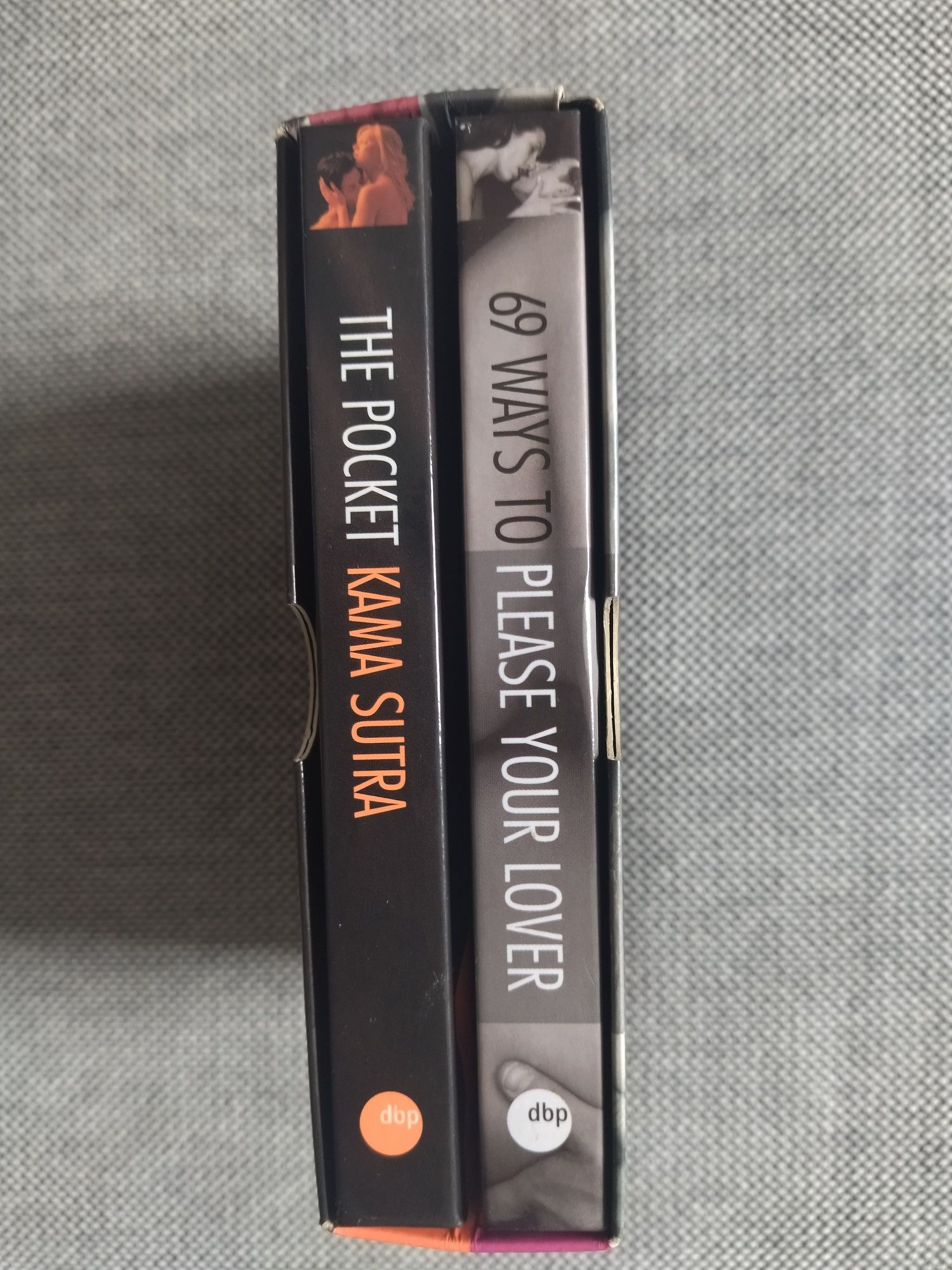 2 mini livros: The Pocket Kama Sutra e 69 ways to please your lover