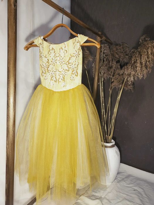 Шикарное платье на девочку для праздников и утренников