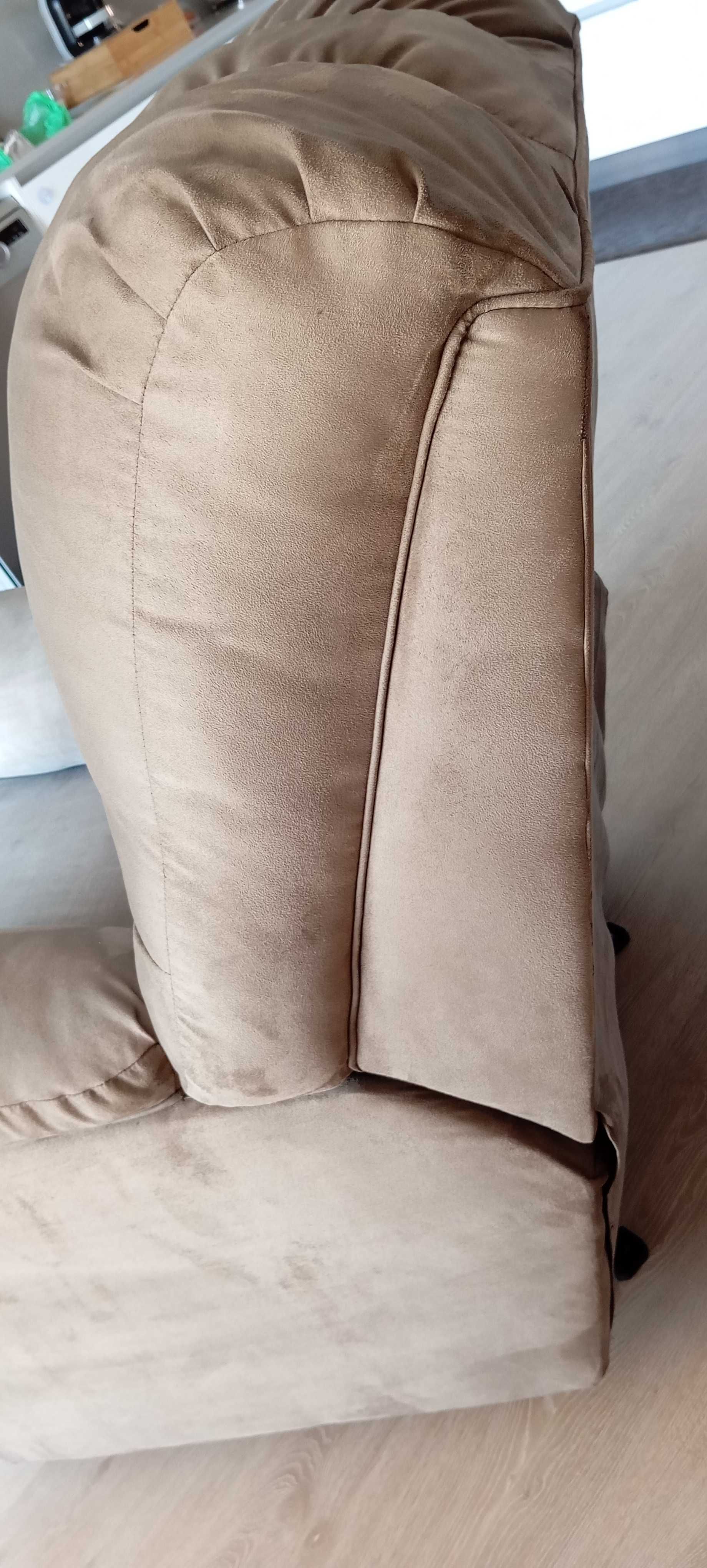 Poltronage reclinaveis com alguma funcao de balanco.