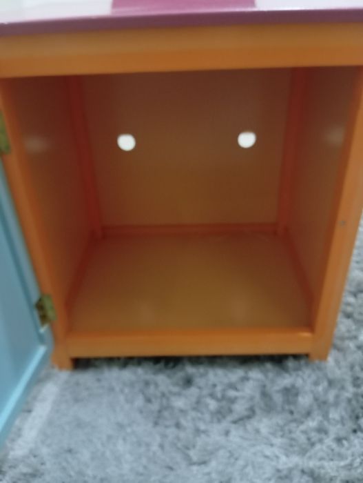 Móvel Infantil com Design de Coroa e Ursinho