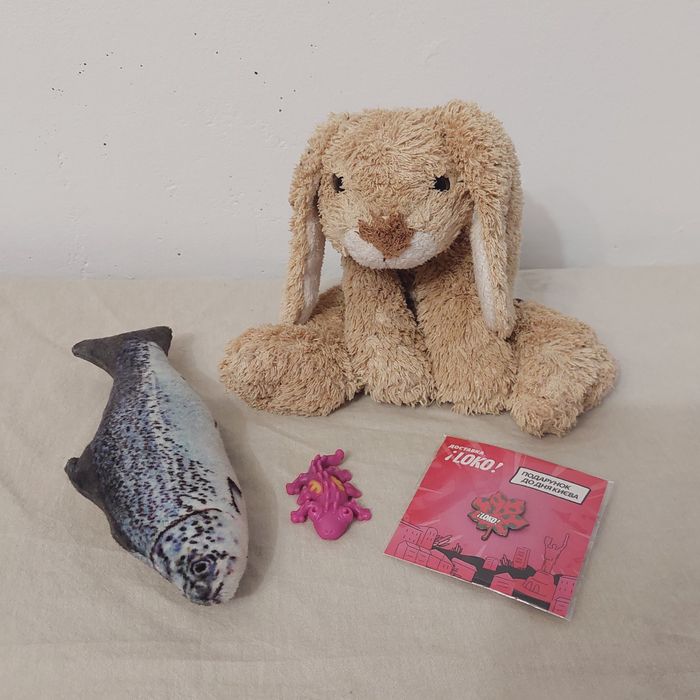 Іграшки різні невеликі