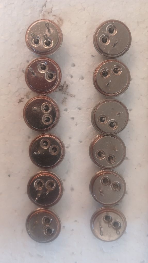 Продам транзисторы кт(2т)808а новые