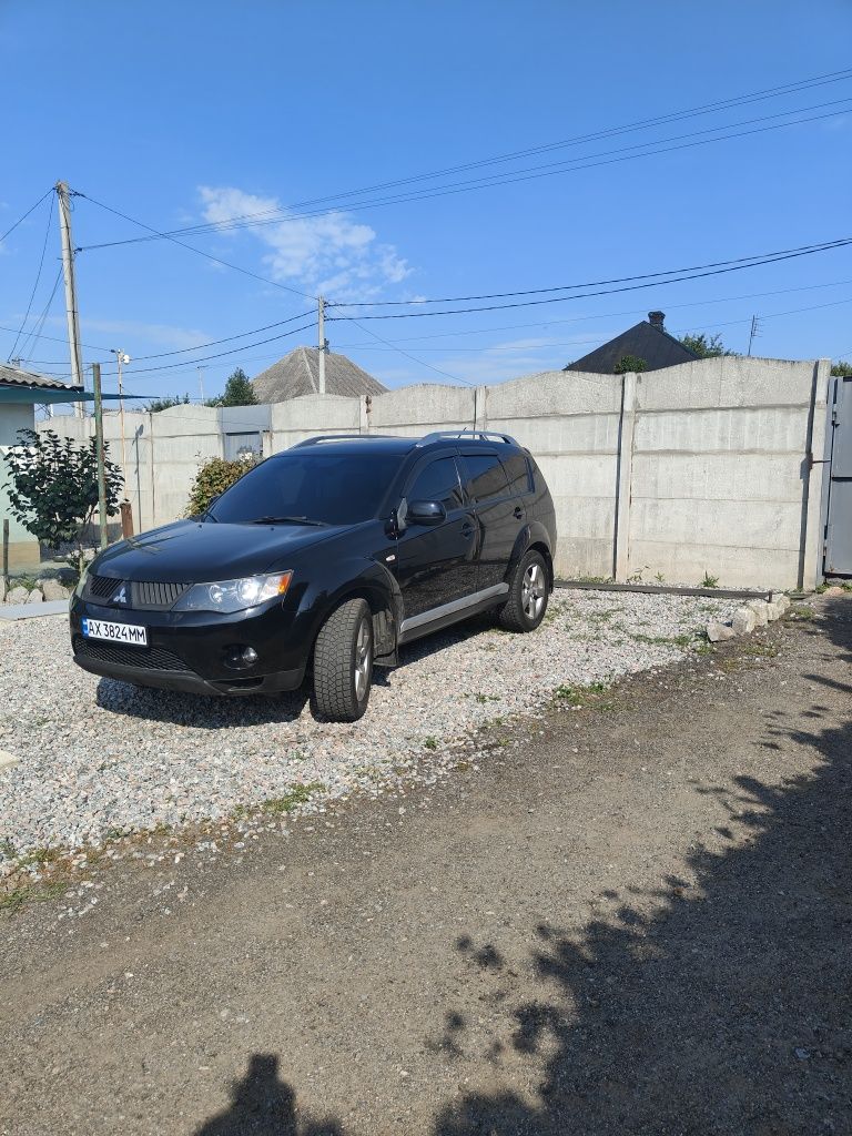 Продам mitsubishi outlander XL 2008 года